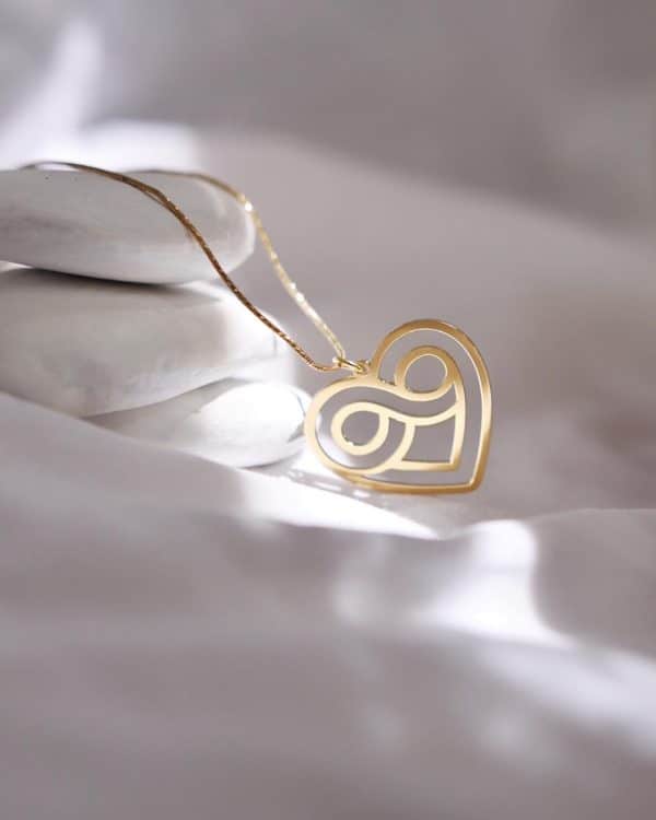 Close-up goldfilled infinity heart pendant necklace